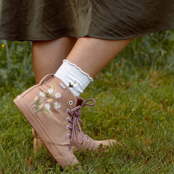 Embroidered Floral High-Top Sneakers - Picture 2 of 6